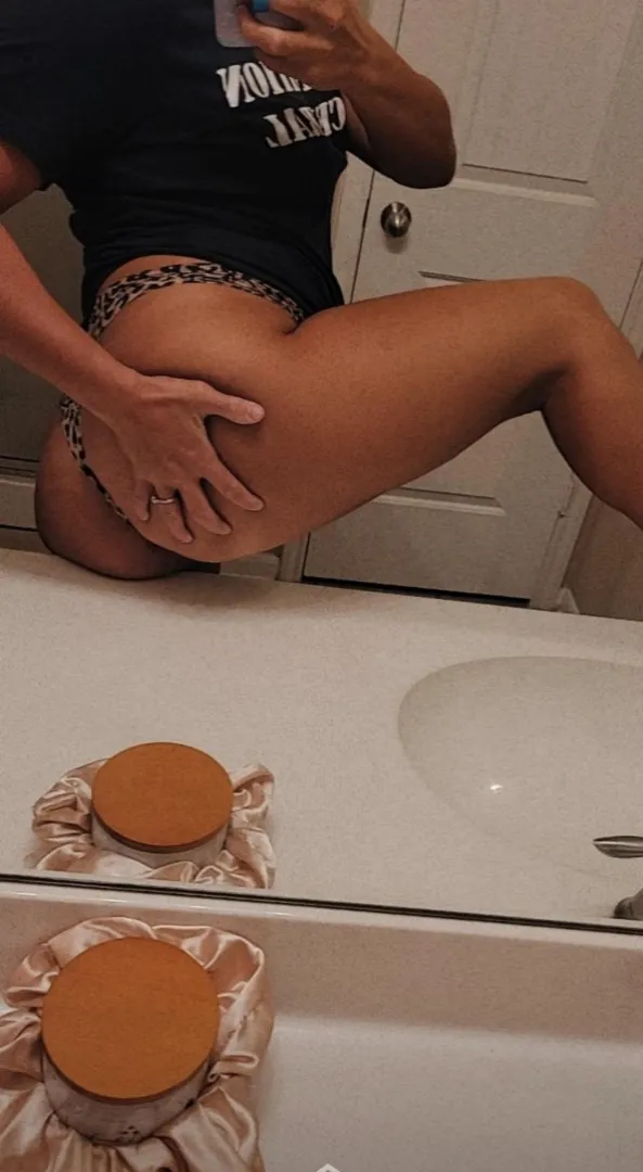 Cheating wife that loves to ride cock 