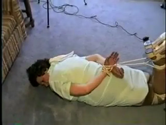 Female thief robs nurse