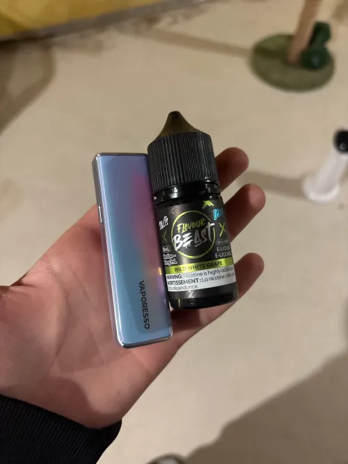 First non-disposable vape