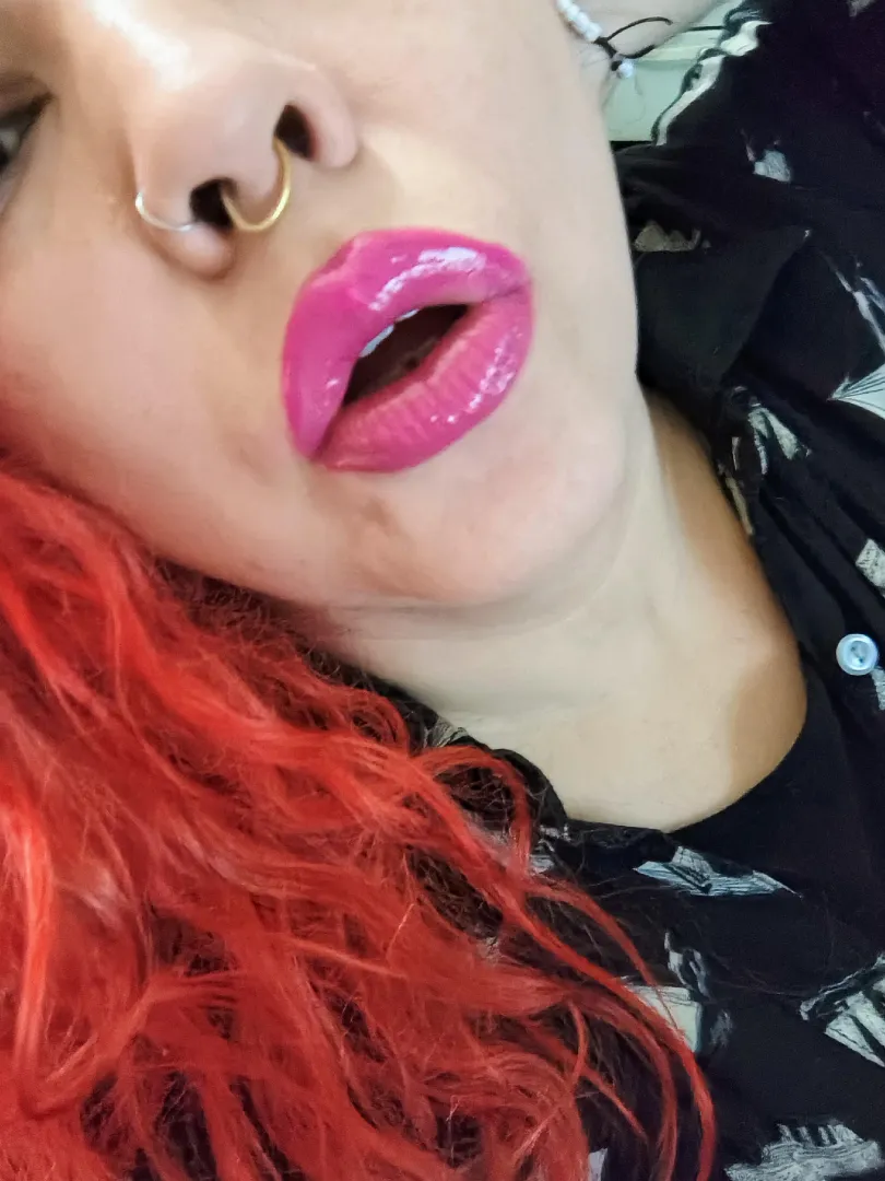 Happy Lipstick day! Let's kiss 