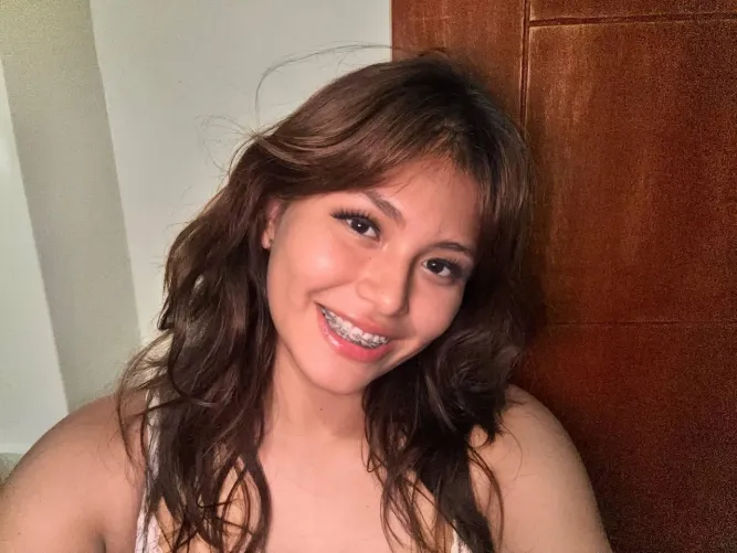 Her unadorned face simply adds to her charm, Revealing a self-assured beauty that requires no embellishment.