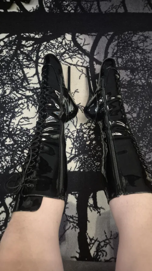 I got new ballet boots Is there any way to help with toe pain or do I just have to get use to it?