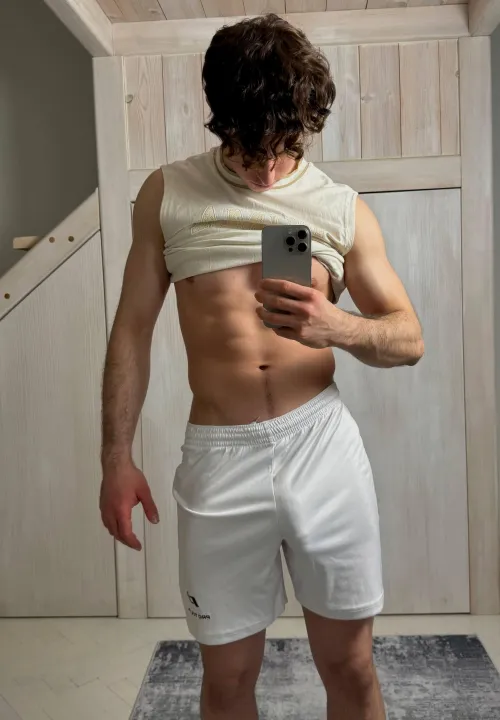 I wanna see you on your knees 