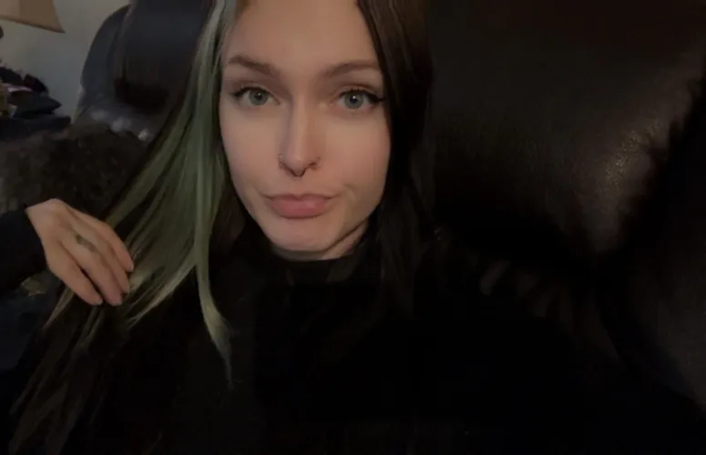 Let me be the one thing that makes you smile every morning. I want to giggle with you, create inside jokes, tell you the things that excite me and be a place for you to tell me too. Cuddle up and text and watch shows and make you feel special 