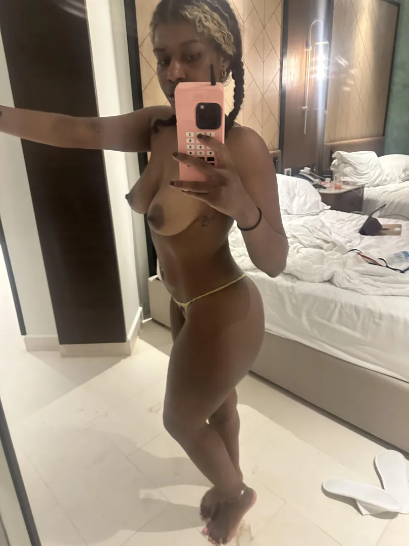 Love my body in this selfie