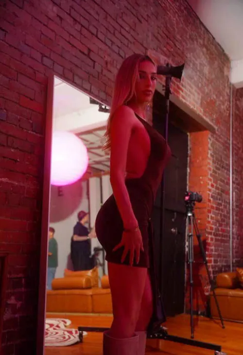 Please Someone tell me what is that new video scence?