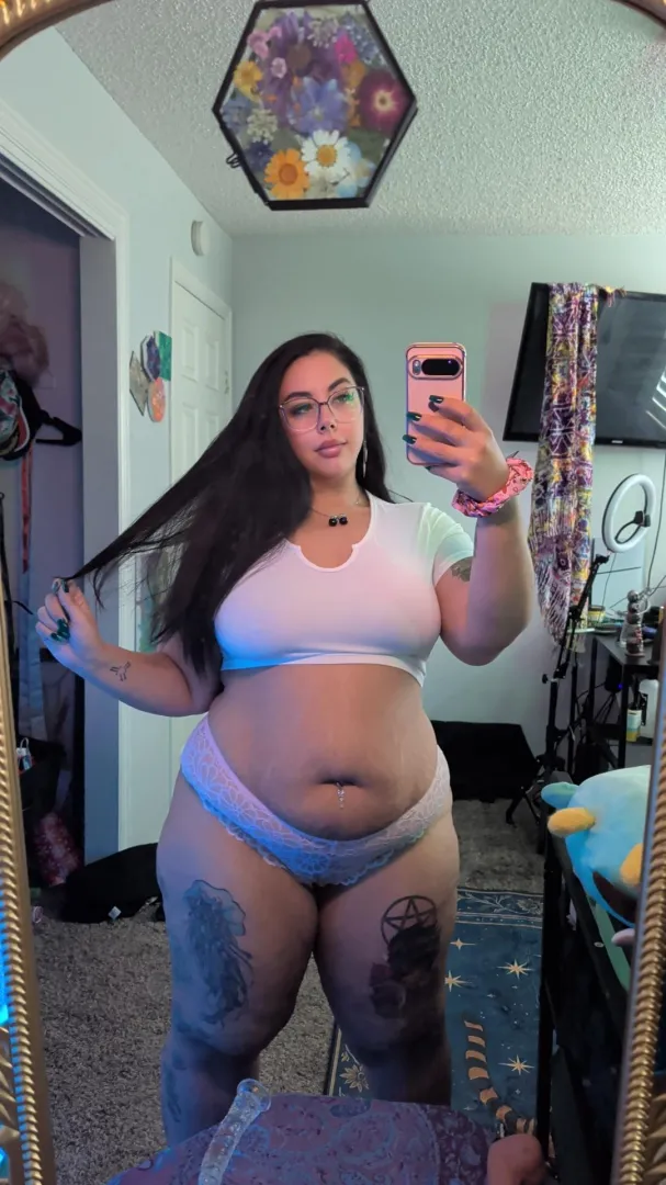 Rooms a lil messy but I looked cute