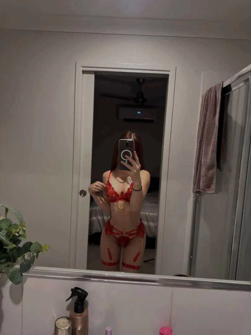 Sexy mirror selfie for you baby
