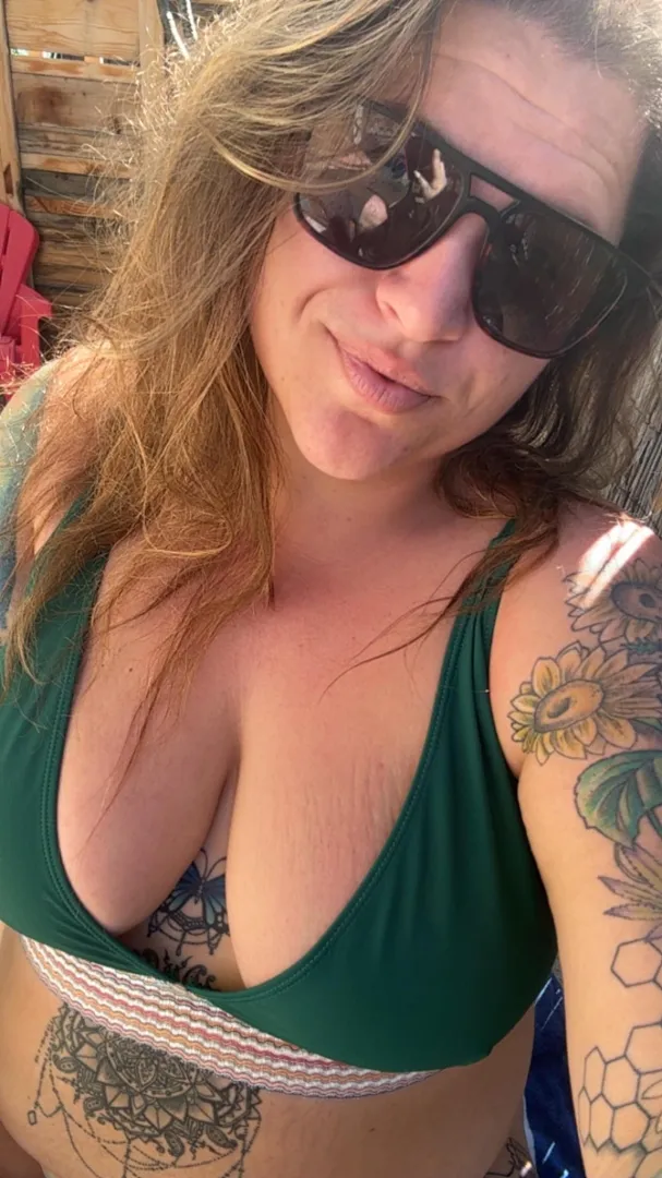 Tatted bbw stoner with big natural titties