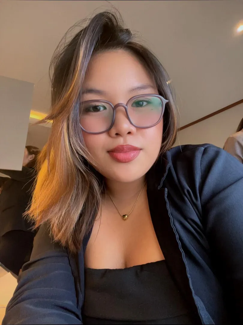 Wallets get lighter when I smile like this.