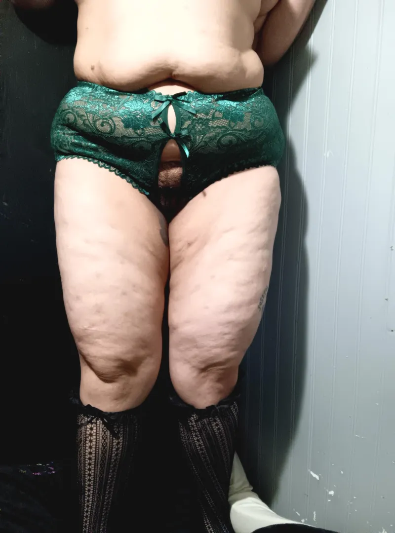 Wearing these lovely green crotchless panties and showing off my glorious thighs