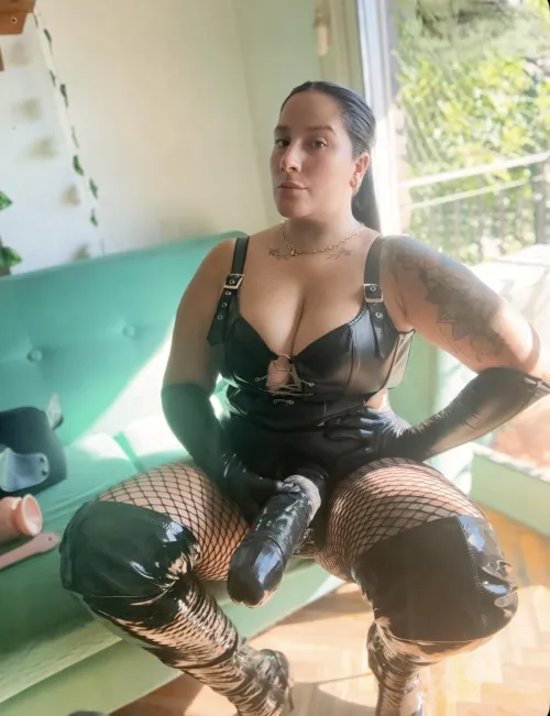 Would you get down on one knee on a first date?