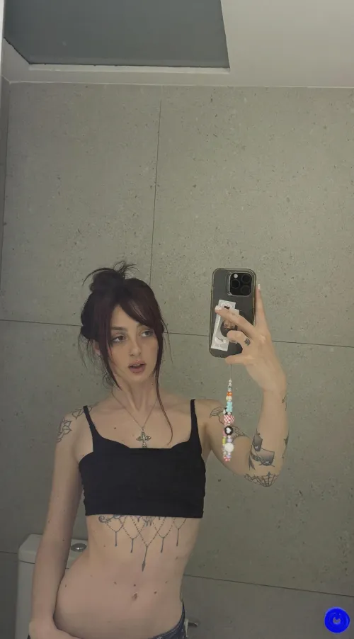 19 F Looking for fun/fwb vibes if you’re close enough to link - talk on lnstgm: lunarumes