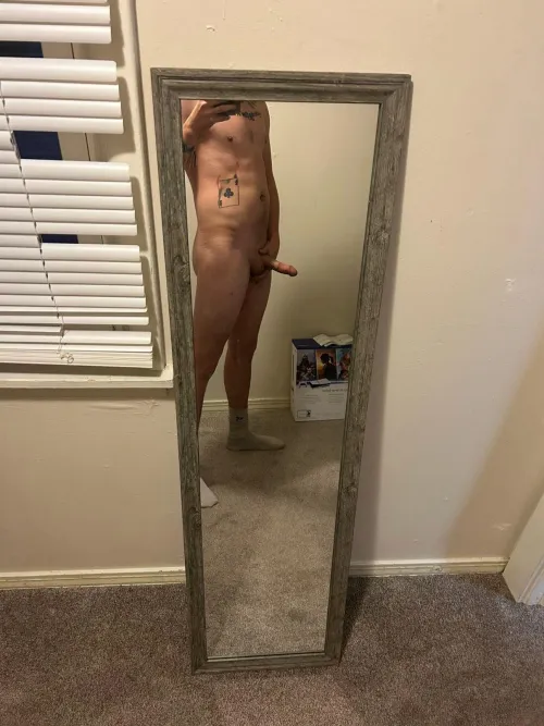 23m near Owatonna looking for pretty feet to worship and play with!! Can’t host but willing to meetup:) experienced with couples as well!
