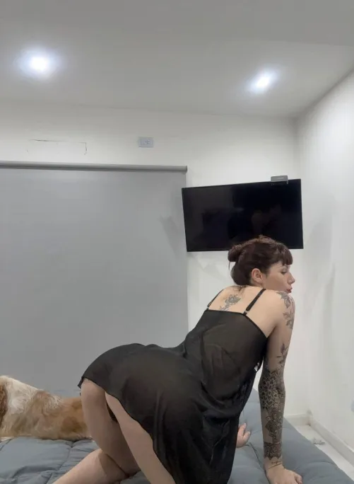 24 F4M Snapchat: peneloppeshine Sheets ruined, need you