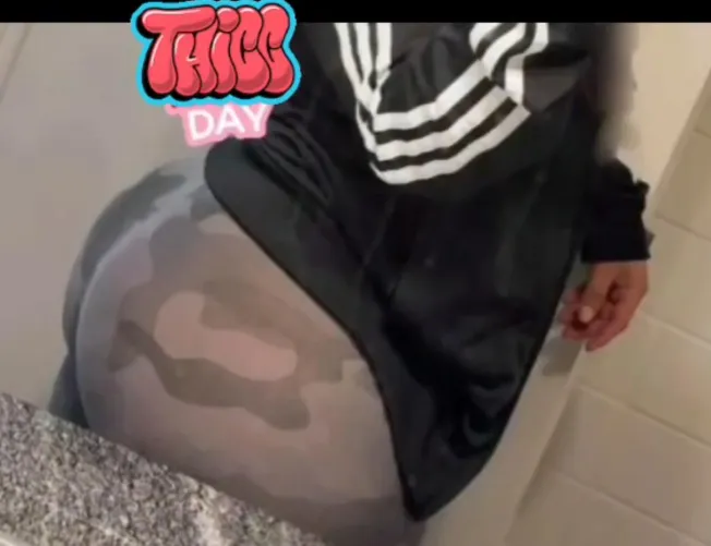 (40s Cpl) Good Thick Thursday Morning.