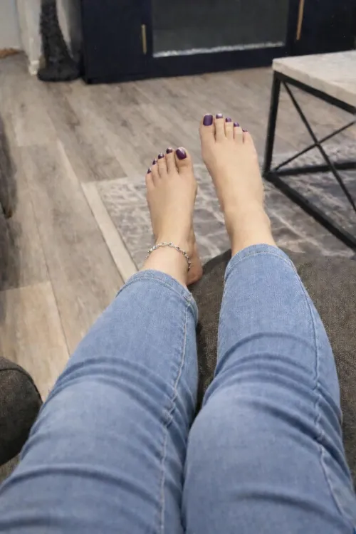 Do you think my toes need some more moisturizer??