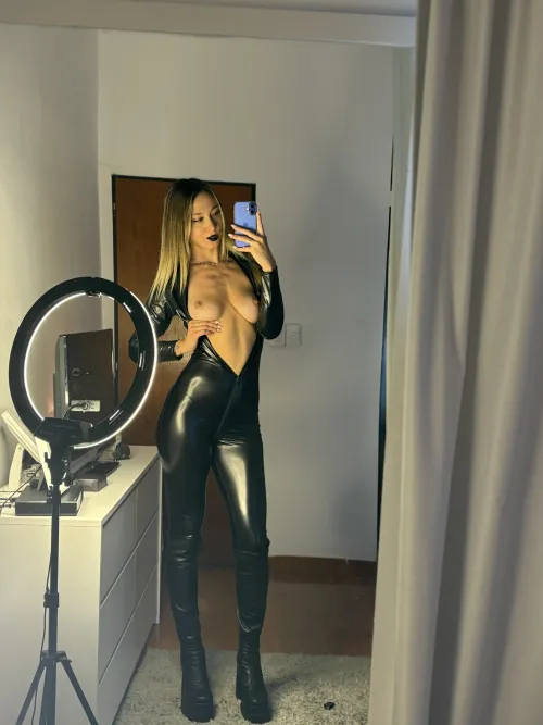 Don’t take screenshots.