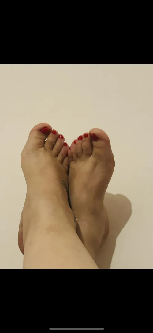 My big toes wants a new pedi. Be a good puppy and send for it.