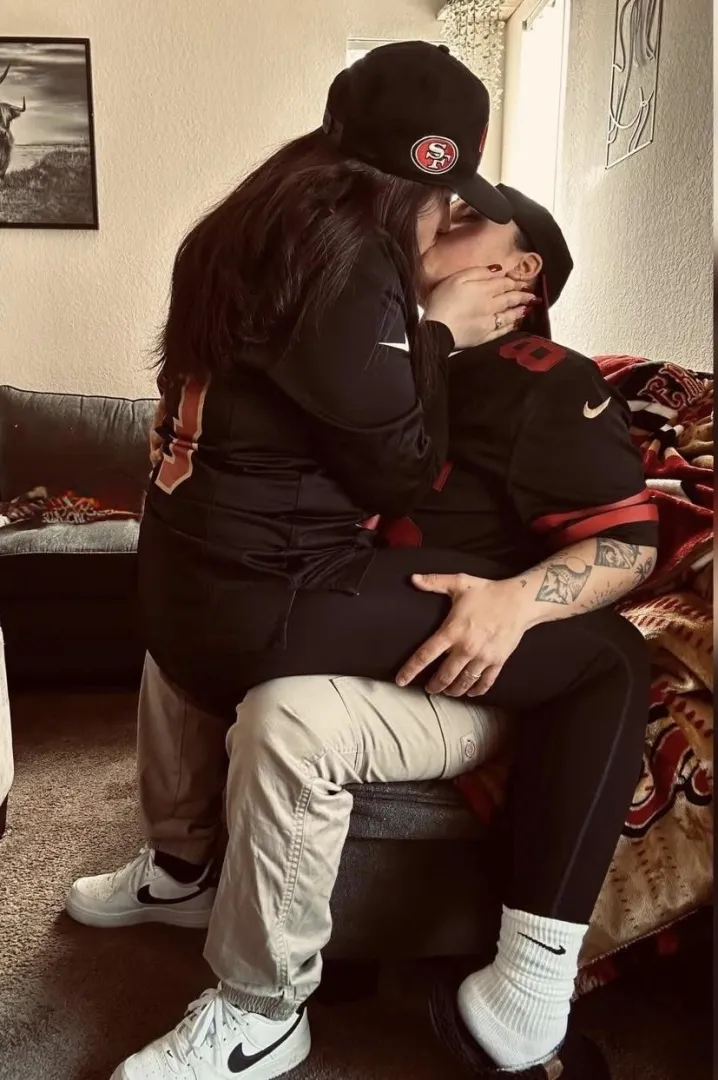 My gf is gonna tie me up on this couch for yall to breed me 