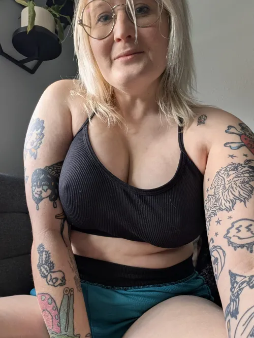 Tanktops are always so short on me lol