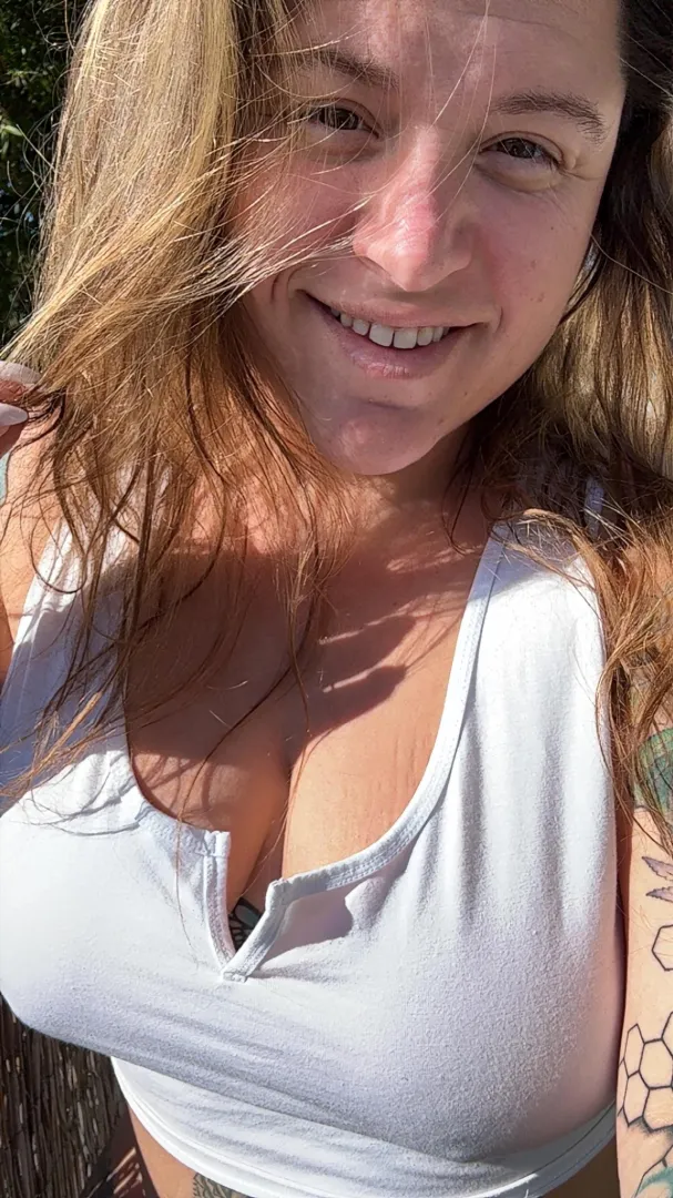 Tatted bbw stoner with big natural titties