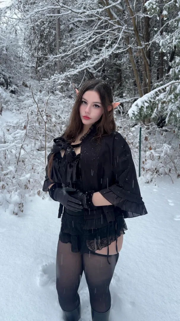 The forest bows before me… You’re no exception ❄️