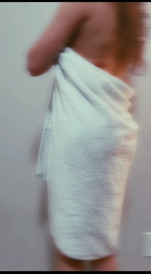 Who wanna see Nri taking shower