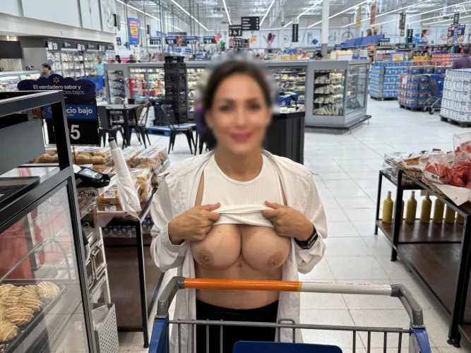 2 big reasons why people love shopping at walmart