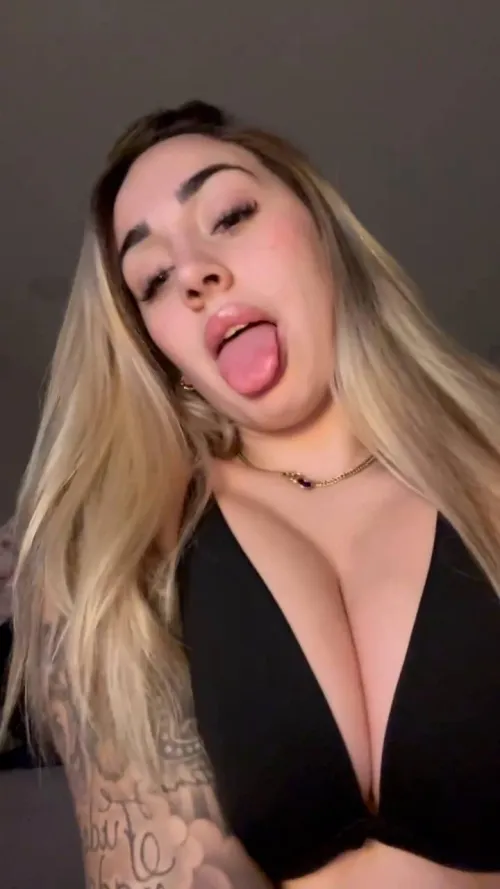 22 [F4M] Why be classy when I can be nasty?