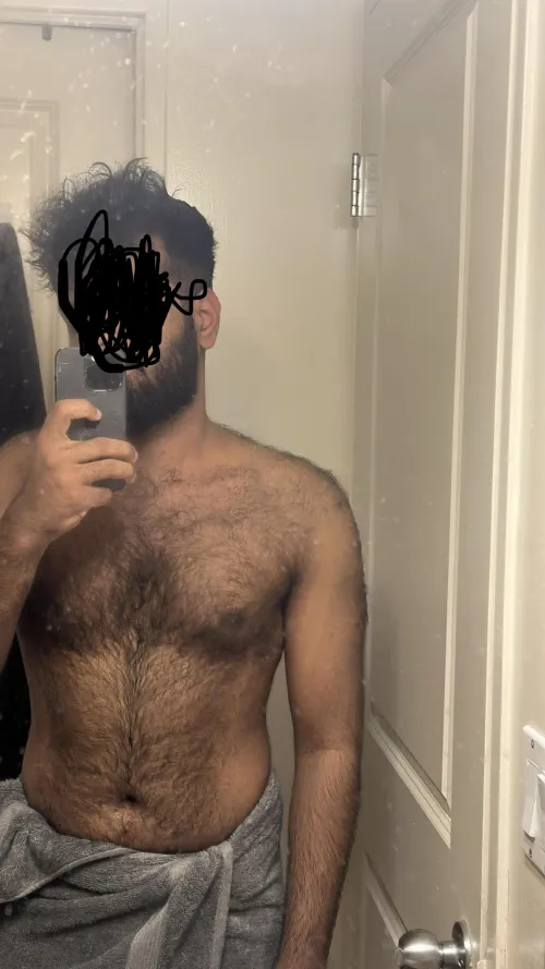 24 M4MF / F- London - hung and brown - into couples n females possibly for a fwb situation
