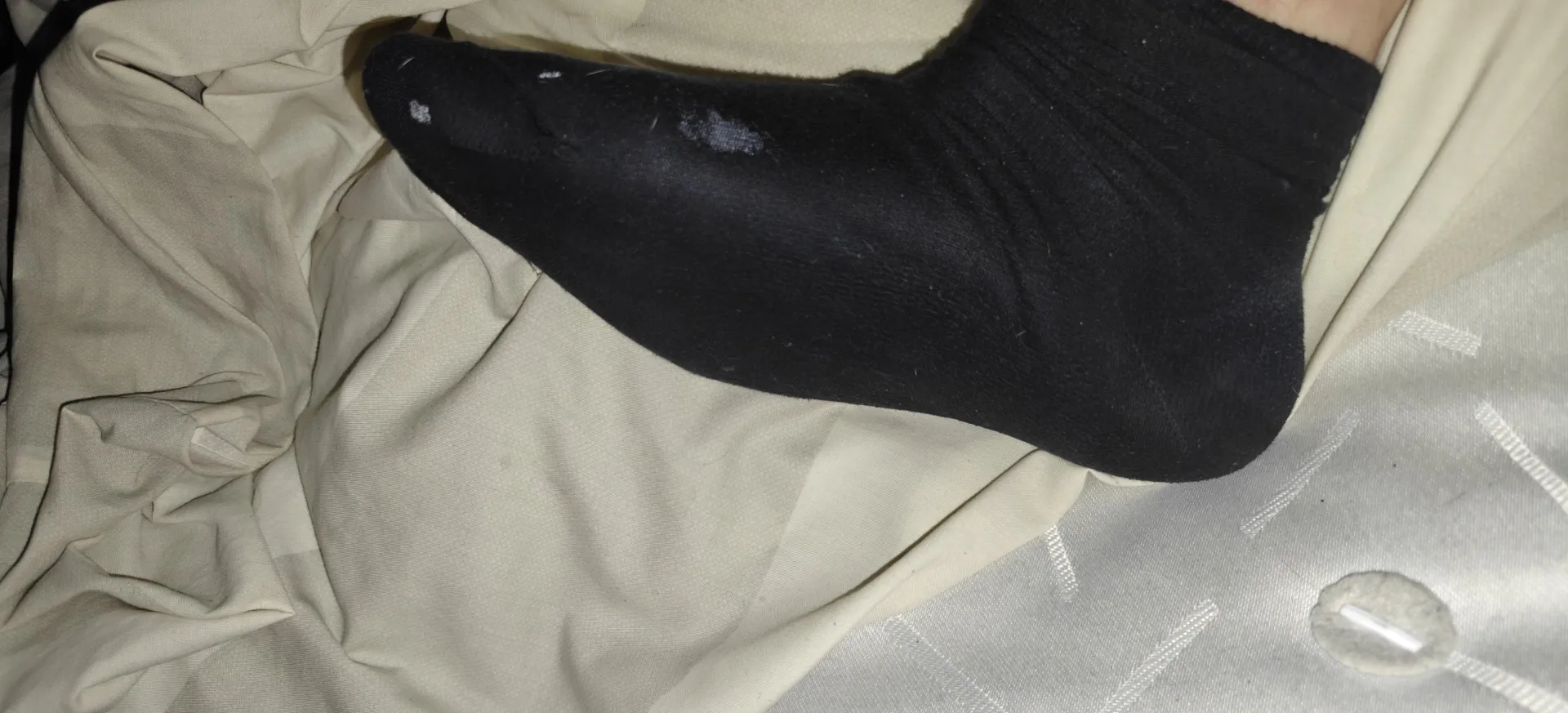 26 year olds 2 week worn black socks