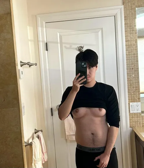 Been sharing more on my OF lately. Free link in bio 