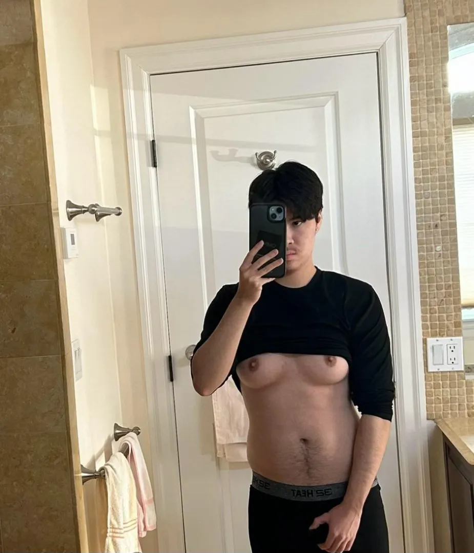 Been sharing more on my OF lately. Free link in bio 