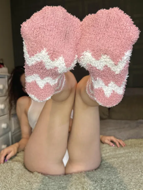 Feel my fluffies on your face? 