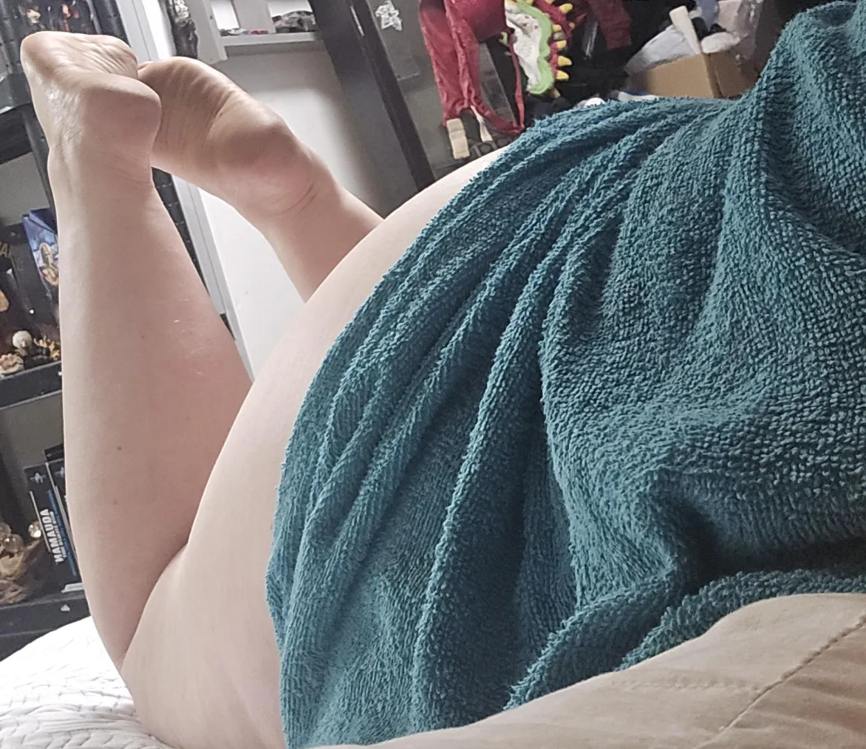 Fresh out of the shower and ready for you to spread my thick thighs and eat me from behind.