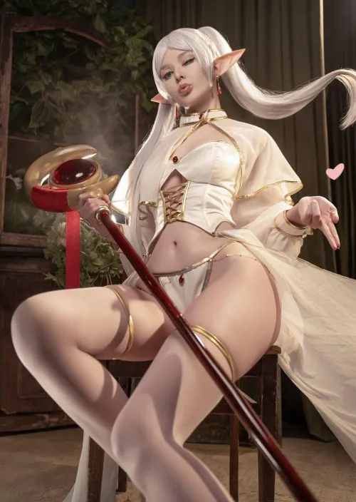 Frieren cosplay by Vinnegal