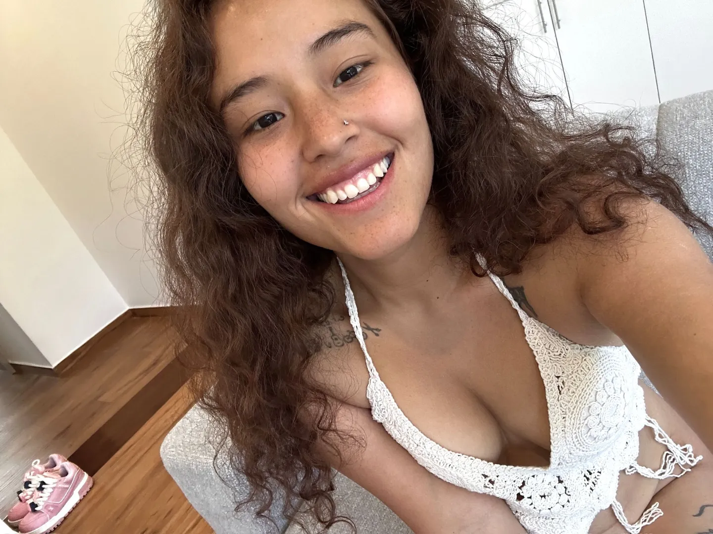 I look hotter when I smile [Return our 3p Tools/Apps]