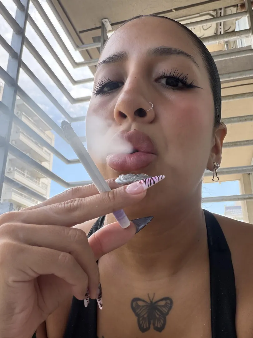 i look so cute with my cigarette