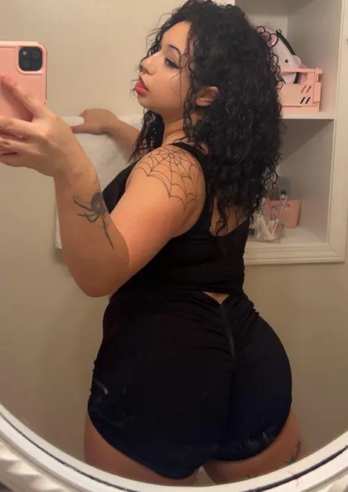 Idc that my booty in these shorts make you leaky keep edging