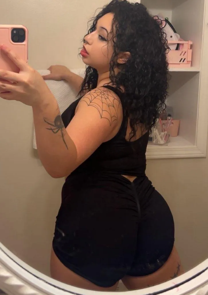 Idc that my booty in these shorts make you leaky keep edging