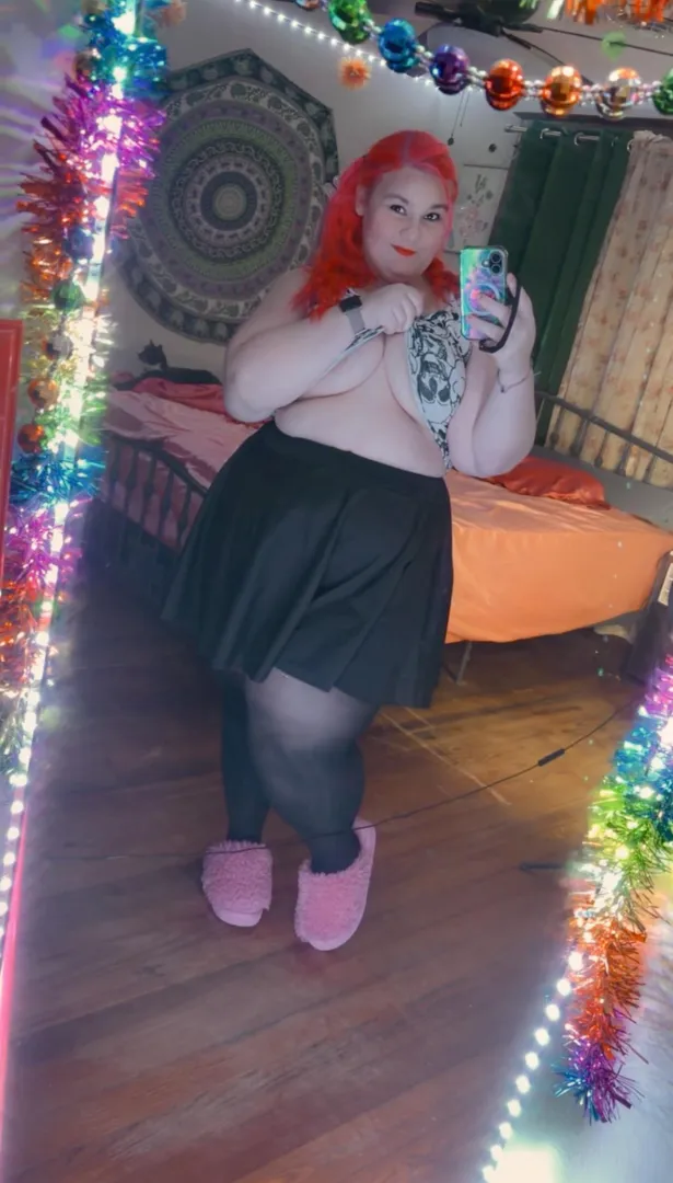 Jugs just waiting to fall out and show off!