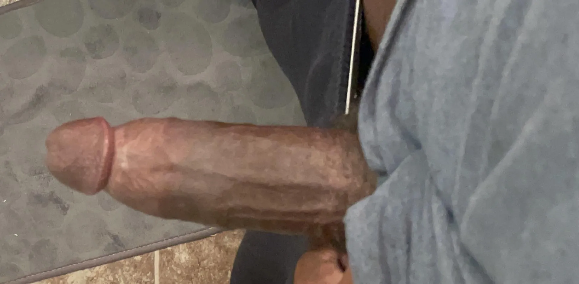 Kinda horny and needs some sucking