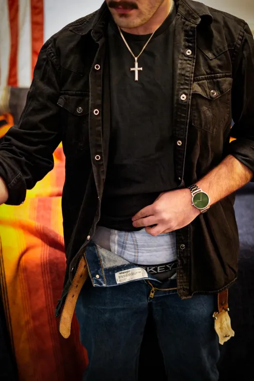 Little did you know that hot guy at the bar you have been eyeing up all night cant even tell when he has to pee. The sly smirk, the drinks, the flirting all while i am one sip away from loosing control.