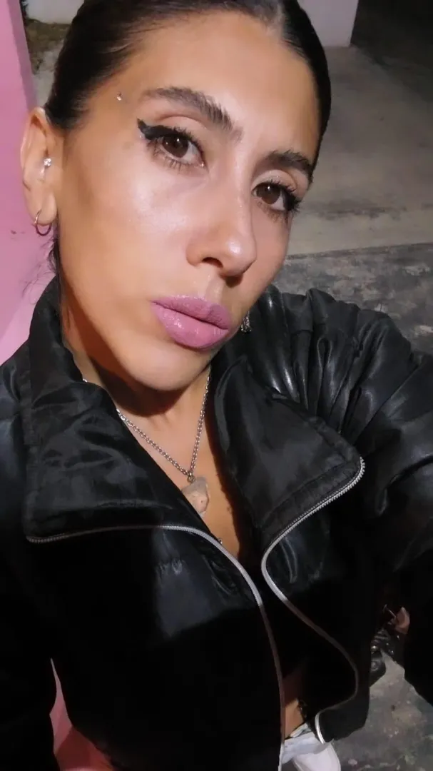 Little pink mouth, sweet as caramel!