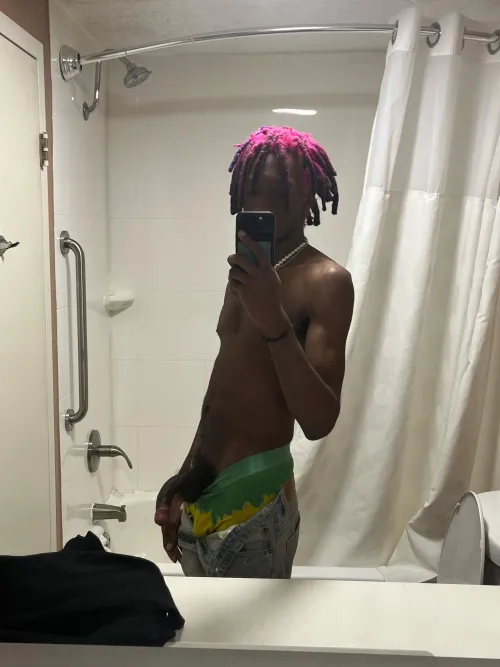 M4F, 25 blk, Lansing I'm hosting at this hotel looking for my bbc queen, pm me if you're interested