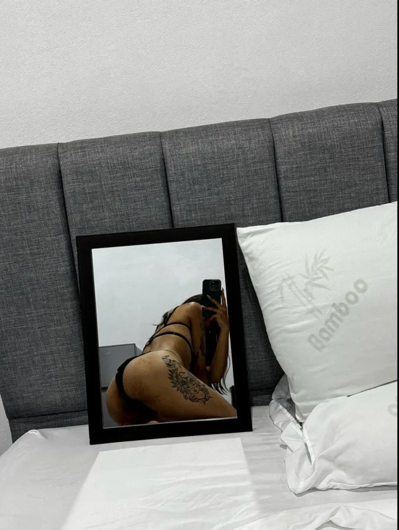 Mine bryster er klar til at blive slikket og leget med