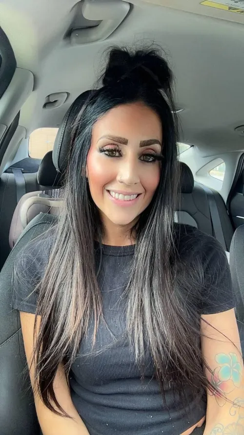 Sending a nudes to every guy that upvte, (instantly) just say 'yes