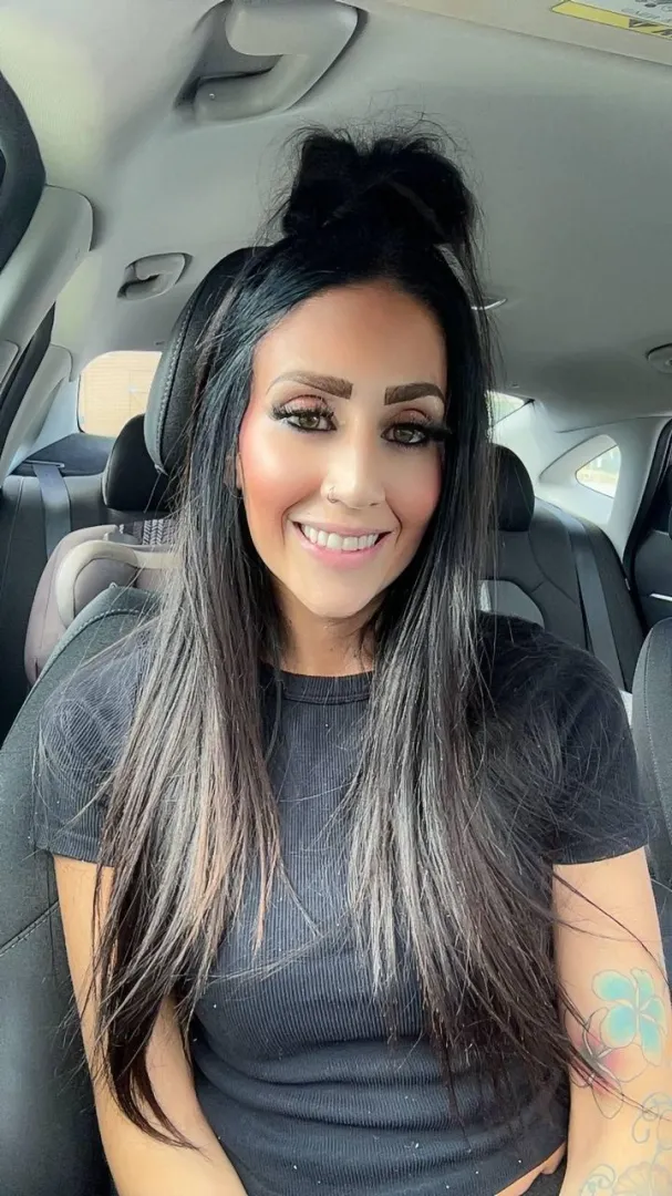 Sending a nudes to every guy that upvte, (instantly) just say 'yes