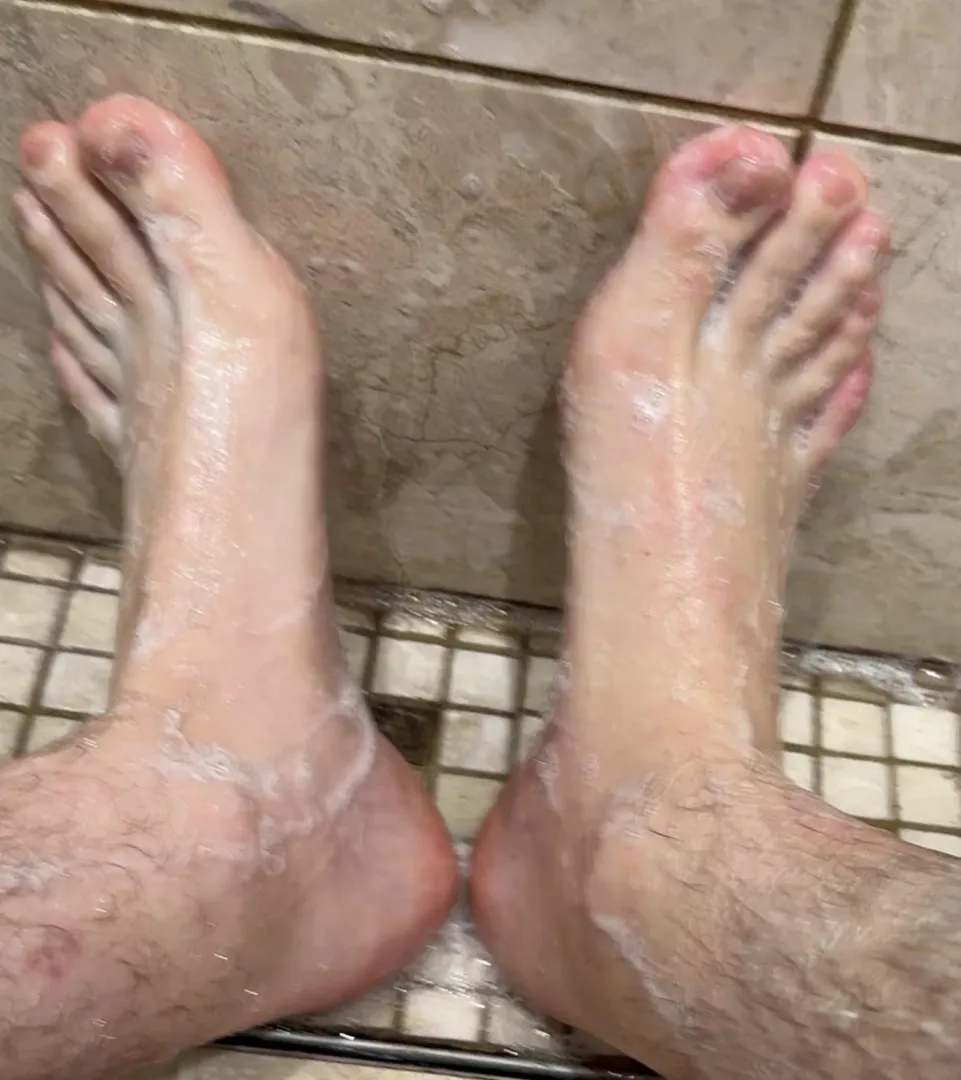Soapy watch me wash my feet.